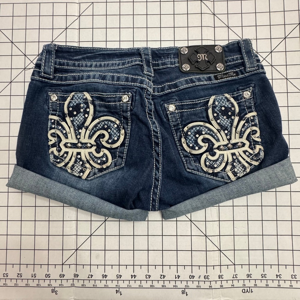 Miss Me Women 29 Dark Wash Fleur De Lis Embellished Cuffed Denim Shorts JP7257H